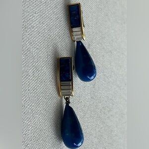 💙 Vintage Sapphire Blue Drop Clip-On Earrings – Gold Tone with Clear Accents 💎